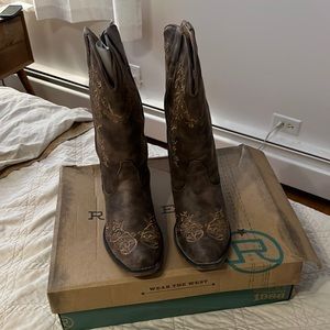 Roper Women’s -Riley Scroll-Brown cowboy boots.